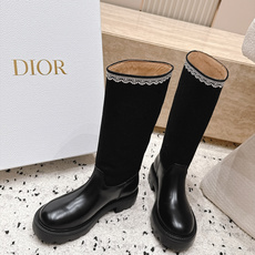 顶级版本 高筒款 DIOR 迪奥 26新款秋冬战靴 一脚蹬骑士靴马丁靴 高筒靴工装靴 原版一比一开,全对版材质 ,靴型 顶级版本 高筒款 DIOR 迪奥 26新款秋冬战靴 一脚蹬骑士靴马丁靴 高筒靴工装靴 原版一比一开,全对版材质 ,靴型