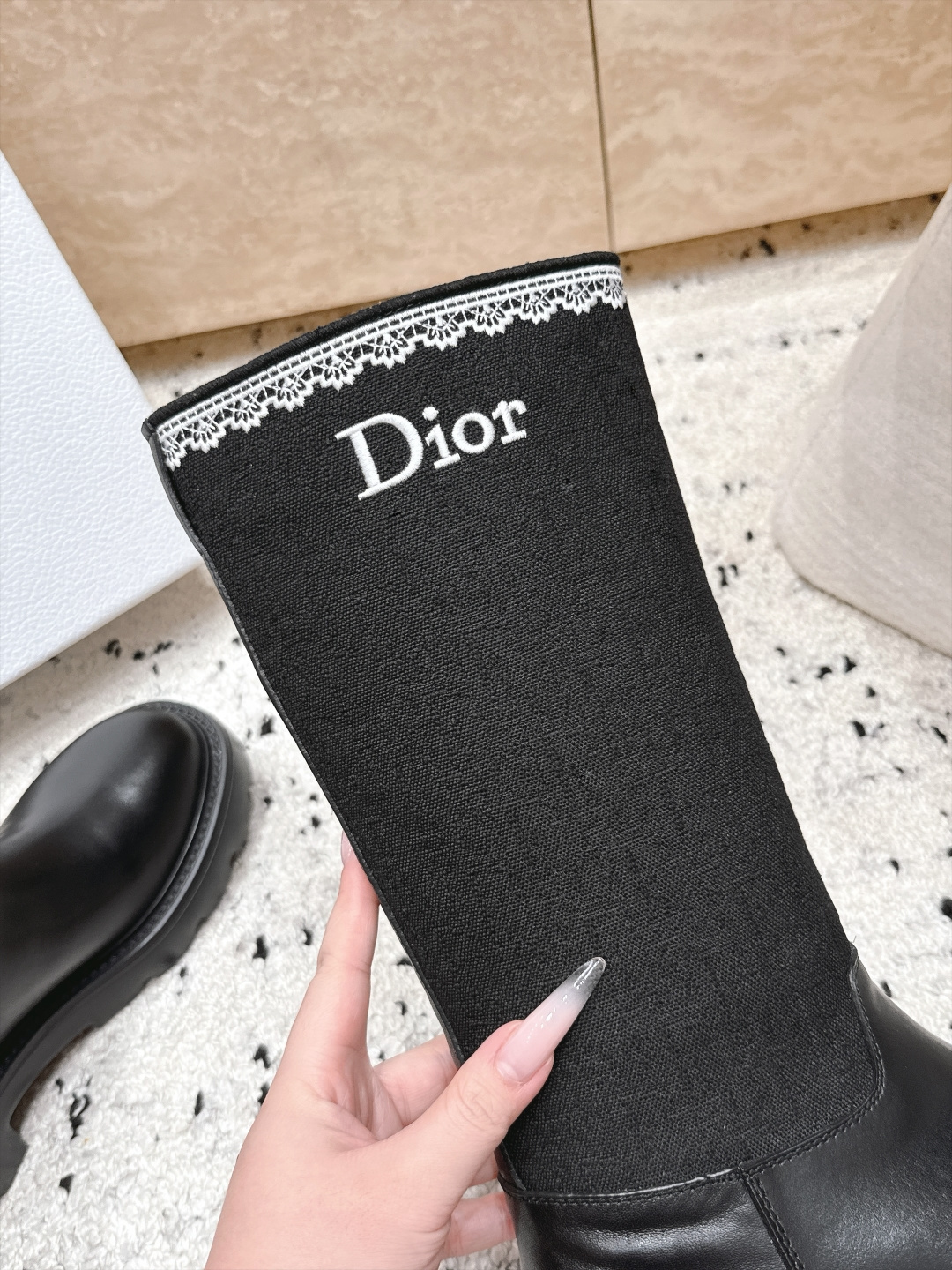 顶级版本 高筒款 DIOR 迪奥 26新款秋冬战靴 一脚蹬骑士靴马丁靴 高筒靴工装靴 原版一比一开,全对版材质 ,靴型 顶级版本 高筒款 DIOR 迪奥 26新款秋冬战靴 一脚蹬骑士靴马丁靴 高筒靴工装靴 原版一比一开,全对版材质 ,靴型