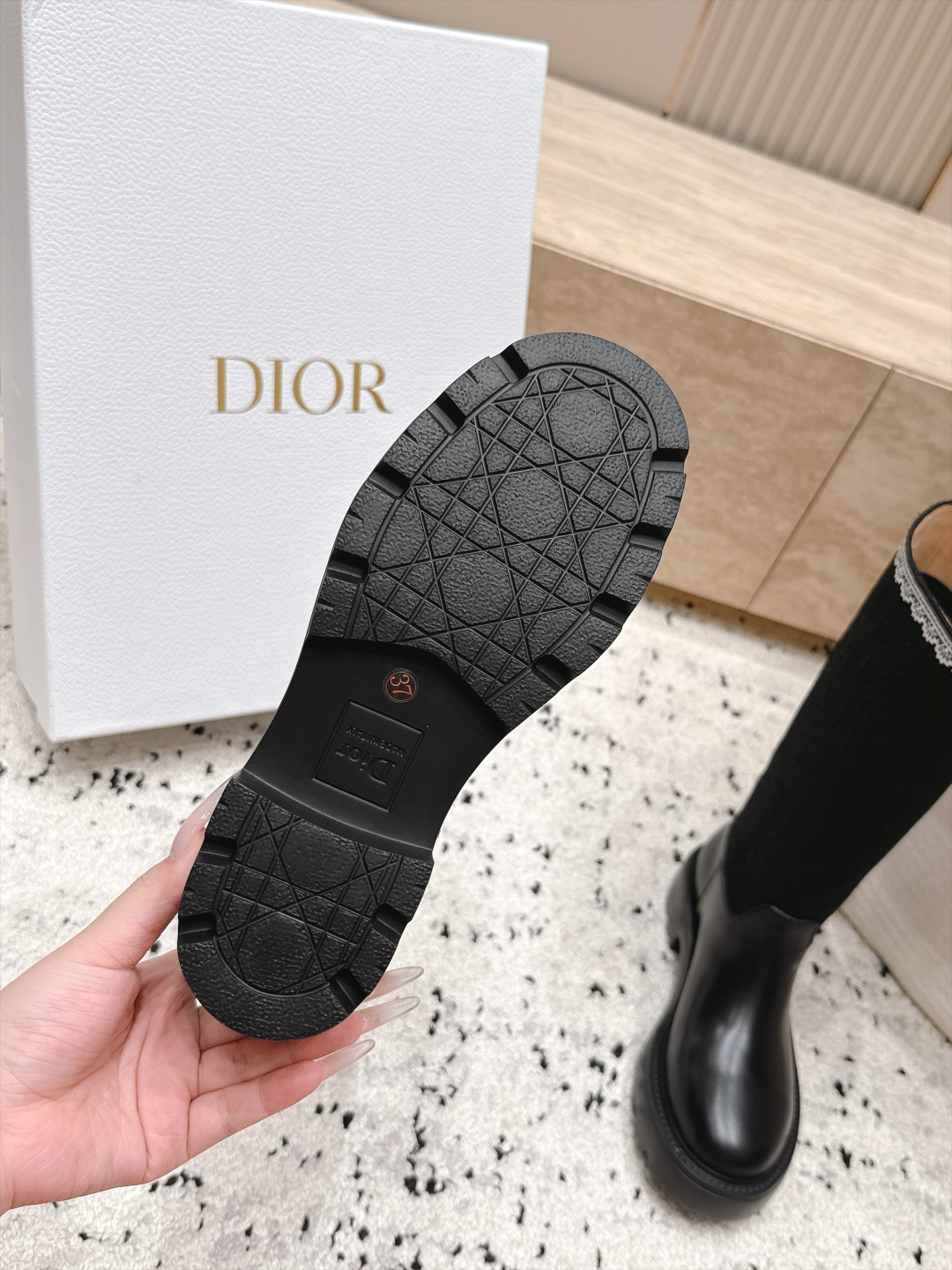顶级版本 高筒款 DIOR 迪奥 26新款秋冬战靴 一脚蹬骑士靴马丁靴 高筒靴工装靴 原版一比一开,全对版材质 ,靴型 顶级版本 高筒款 DIOR 迪奥 26新款秋冬战靴 一脚蹬骑士靴马丁靴 高筒靴工装靴 原版一比一开,全对版材质 ,靴型