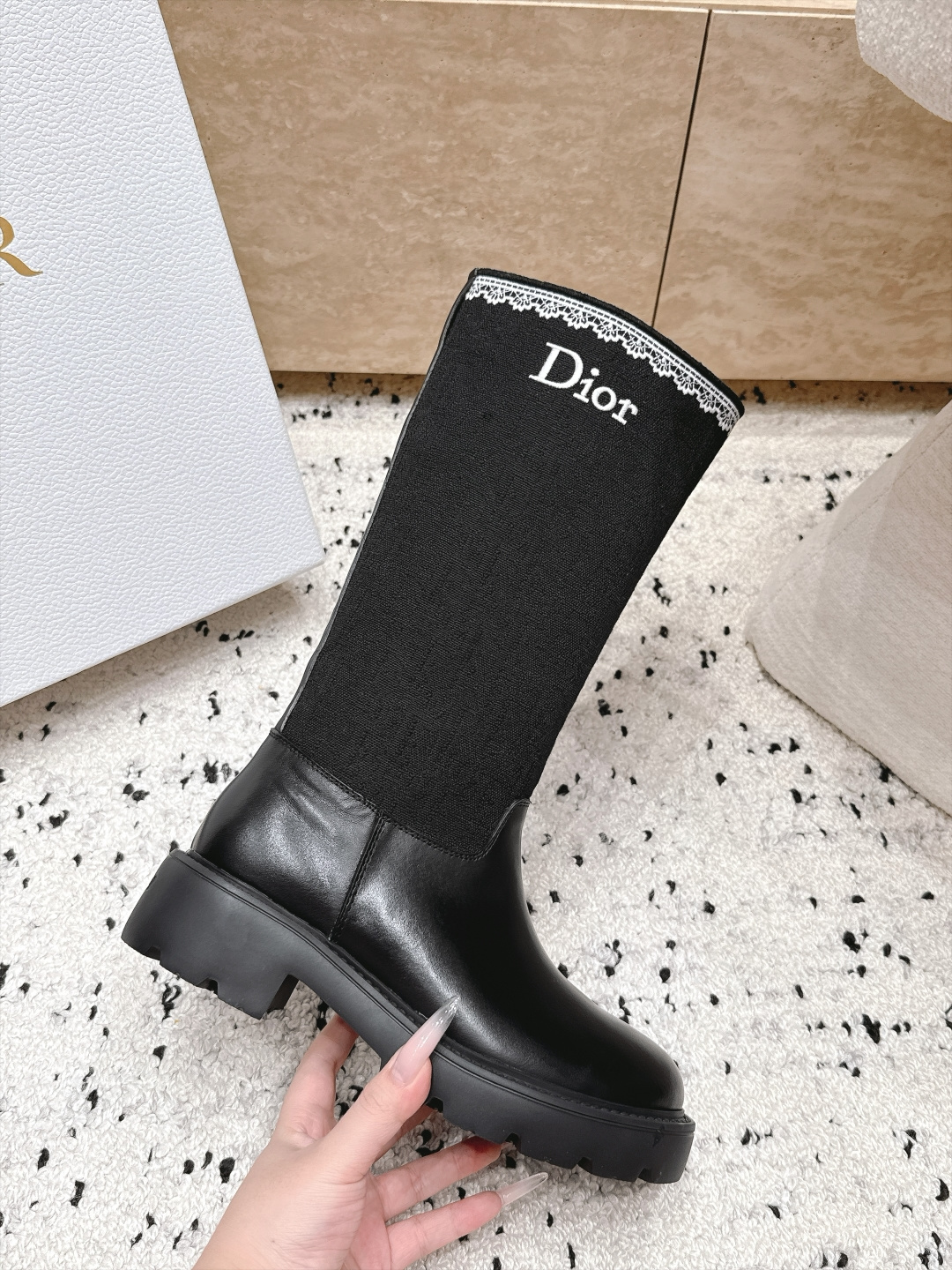 顶级版本 高筒款 DIOR 迪奥 26新款秋冬战靴 一脚蹬骑士靴马丁靴 高筒靴工装靴 原版一比一开,全对版材质 ,靴型 顶级版本 高筒款 DIOR 迪奥 26新款秋冬战靴 一脚蹬骑士靴马丁靴 高筒靴工装靴 原版一比一开,全对版材质 ,靴型