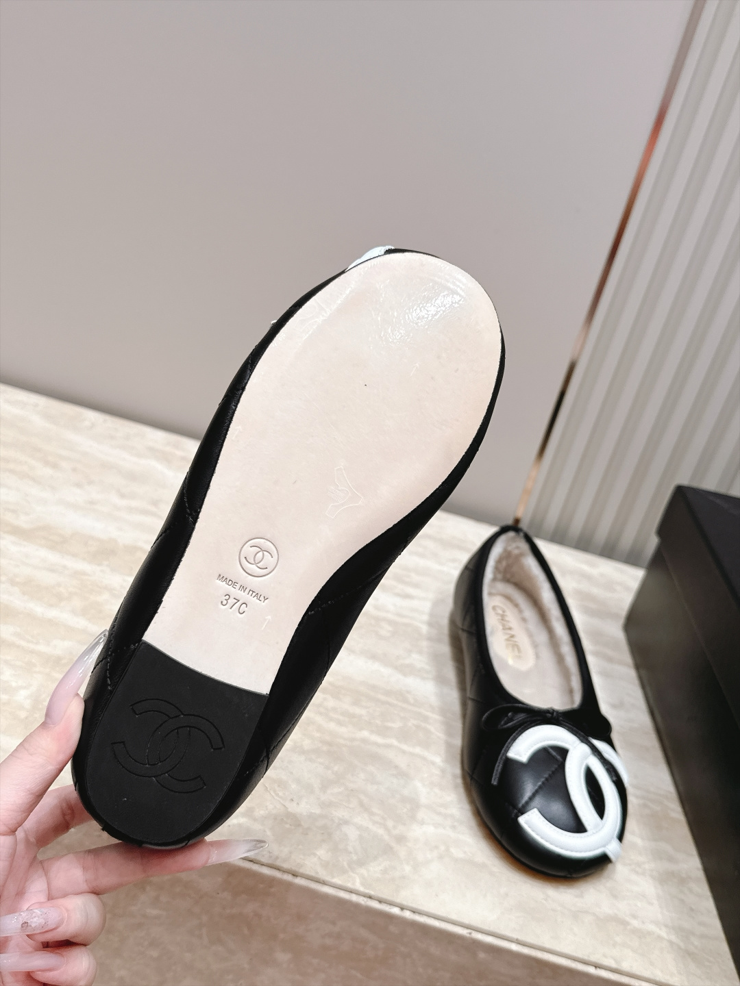 羊毛款 Chanel｜香奈儿26康鹏鞋​​ 平底芭蕾舞鞋  经典芭蕾平底鞋设计，选用柔软小羊皮，菱格纹缝线+黑色双C标志