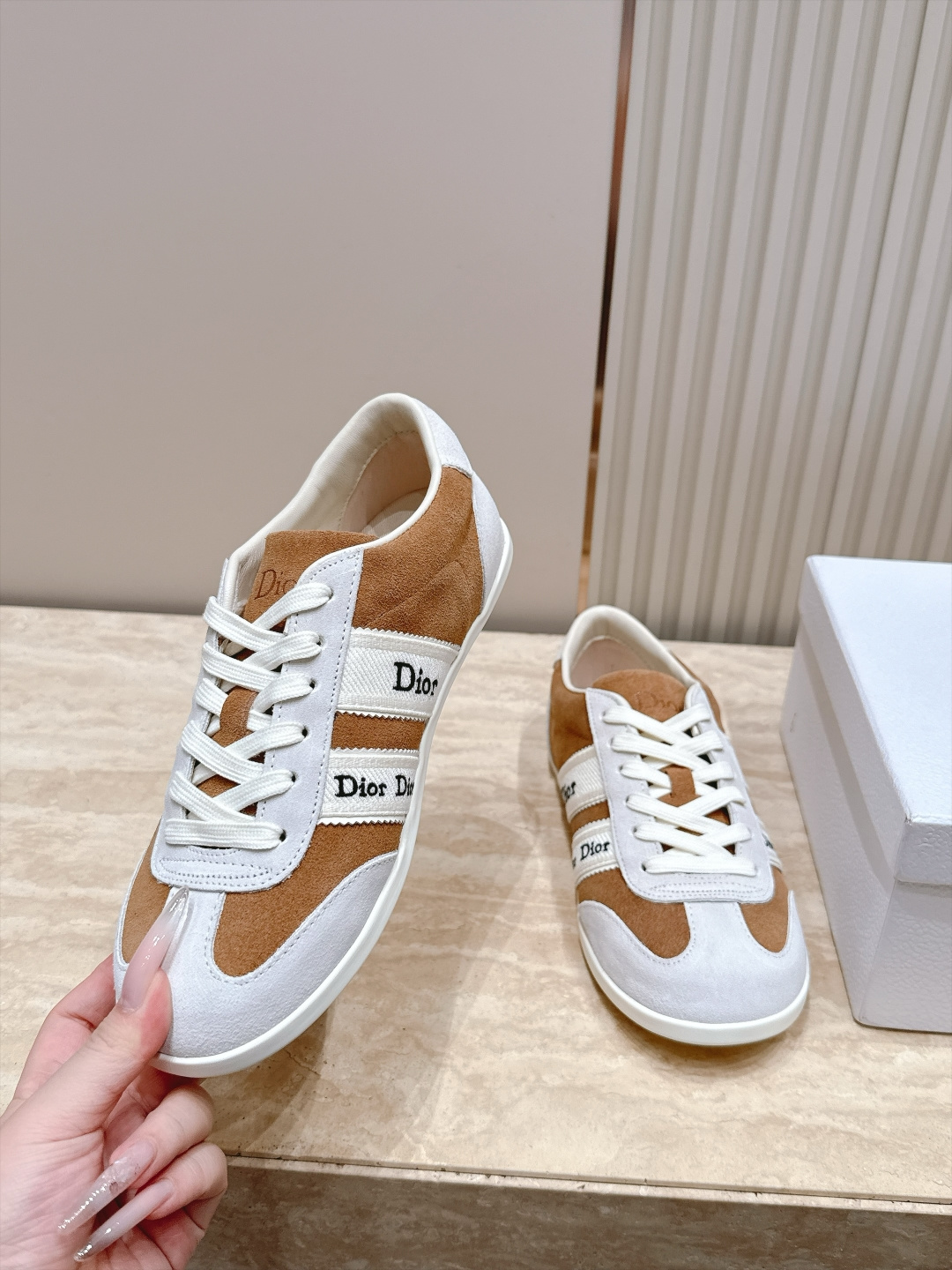 顶级版 专柜同步新色！！ Dior 迪奥 2026 最新款休闲德训鞋 年度最美德训鞋 工艺极致，同步专柜上新.鞋子的每一
