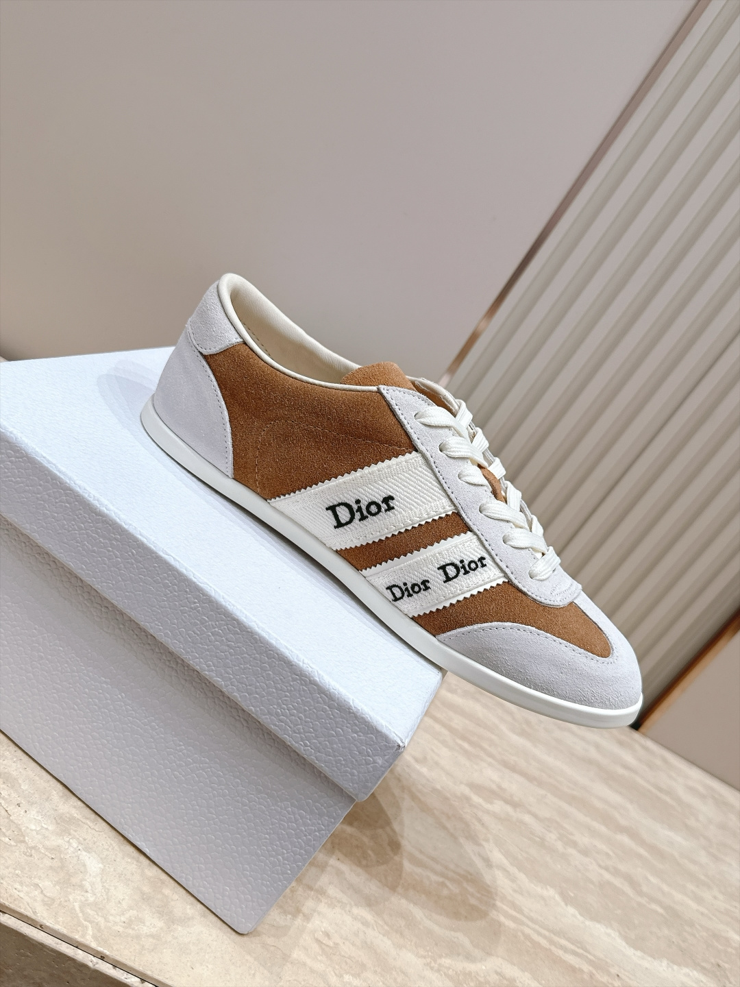 顶级版 专柜同步新色！！ Dior 迪奥 2026 最新款休闲德训鞋 年度最美德训鞋 工艺极致，同步专柜上新.鞋子的每一