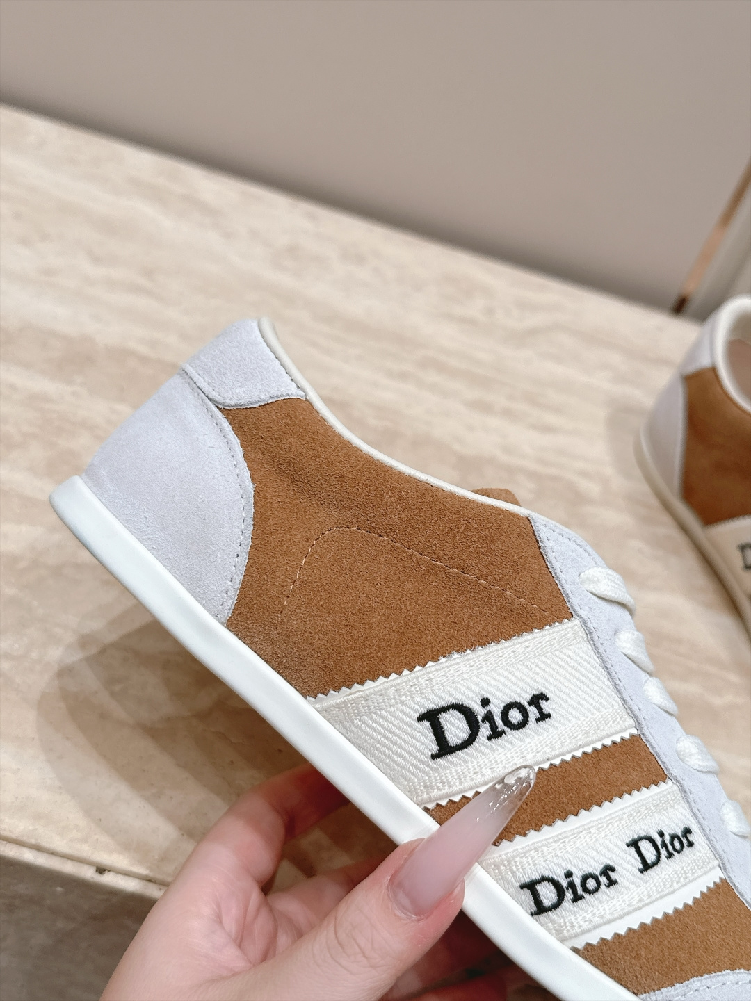 顶级版 专柜同步新色！！ Dior 迪奥 2026 最新款休闲德训鞋 年度最美德训鞋 工艺极致，同步专柜上新.鞋子的每一