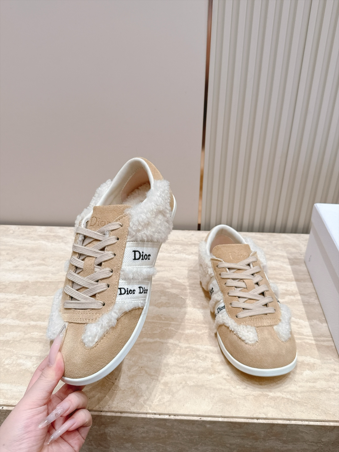 顶级版本 毛毛款!! Dior 迪奥 2026 最新款休闲德训鞋 年度最美德训鞋 工艺极致,同步专柜上新.鞋子的每一个细 顶级版本 毛毛款!! Dior 迪奥 2026 最新款休闲德训鞋 年度最美德训鞋 工艺极致,同步专柜上新.鞋子的每一个细