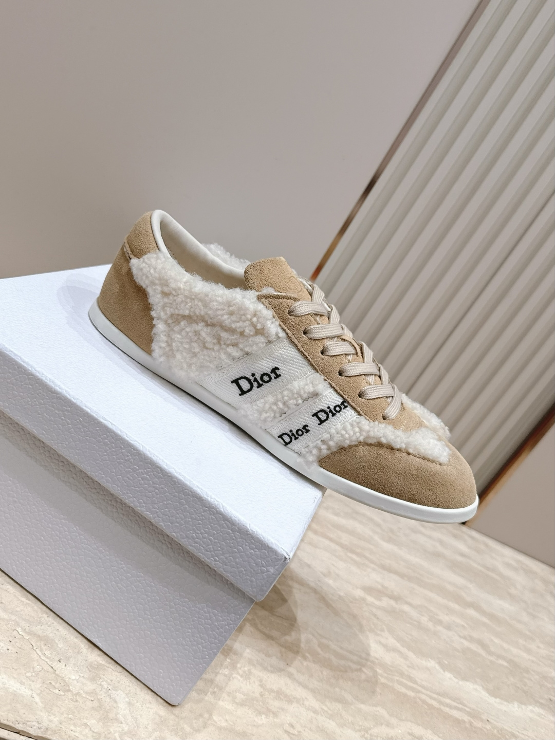 顶级版本 毛毛款!! Dior 迪奥 2026 最新款休闲德训鞋 年度最美德训鞋 工艺极致,同步专柜上新.鞋子的每一个细 顶级版本 毛毛款!! Dior 迪奥 2026 最新款休闲德训鞋 年度最美德训鞋 工艺极致,同步专柜上新.鞋子的每一个细