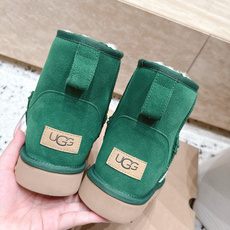 UGG/FILA斐乐联名~厚底雪地靴 限量款系列,一款不会撞衫的雪地靴、简约的联名撞色设计➕轻便的大底、鞋面采用 UGG/FILA斐乐联名~厚底雪地靴 限量款系列,一款不会撞衫的雪地靴、简约的联名撞色设计➕轻便的大底、鞋面采用