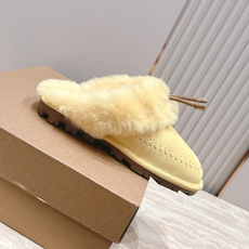 UGG 26vs秋冬新款毛毛半拖 可爱俏皮时尚,舒适度、包裹性都比较好。个性十足,很好驾驭各种风格衣服搭配…… 面料: UGG 26vs秋冬新款毛毛半拖 可爱俏皮时尚,舒适度、包裹性都比较好。个性十足,很好驾驭各种风格衣服搭配…… 面料: