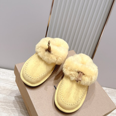 UGG 26vs秋冬新款毛毛半拖 可爱俏皮时尚,舒适度、包裹性都比较好。个性十足,很好驾驭各种风格衣服搭配…… 面料: UGG 26vs秋冬新款毛毛半拖 可爱俏皮时尚,舒适度、包裹性都比较好。个性十足,很好驾驭各种风格衣服搭配…… 面料: