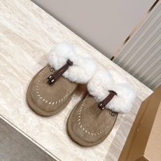 UGG 26vs秋冬新款毛毛半拖 可爱俏皮时尚,舒适度、包裹性都比较好。个性十足,很好驾驭各种风格衣服搭配…… 面料: UGG 26vs秋冬新款毛毛半拖 可爱俏皮时尚,舒适度、包裹性都比较好。个性十足,很好驾驭各种风格衣服搭配…… 面料:
