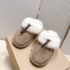 UGG 26vs秋冬新款毛毛半拖 可爱俏皮时尚,舒适度、包裹性都比较好。个性十足,很好驾驭各种风格衣服搭配…… 面料: UGG 26vs秋冬新款毛毛半拖 可爱俏皮时尚,舒适度、包裹性都比较好。个性十足,很好驾驭各种风格衣服搭配…… 面料: