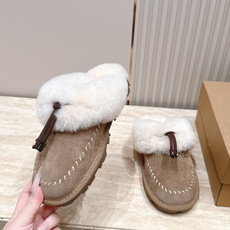 UGG 26vs秋冬新款毛毛半拖 可爱俏皮时尚,舒适度、包裹性都比较好。个性十足,很好驾驭各种风格衣服搭配…… 面料: UGG 26vs秋冬新款毛毛半拖 可爱俏皮时尚,舒适度、包裹性都比较好。个性十足,很好驾驭各种风格衣服搭配…… 面料:
