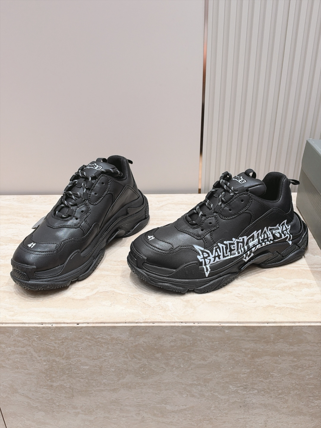 情侣款 巴黎世家 balenciaga 经典TriPleS TaPe TyPe 3D打印款 魔鬼一号老爹鞋 简直太绝啦!