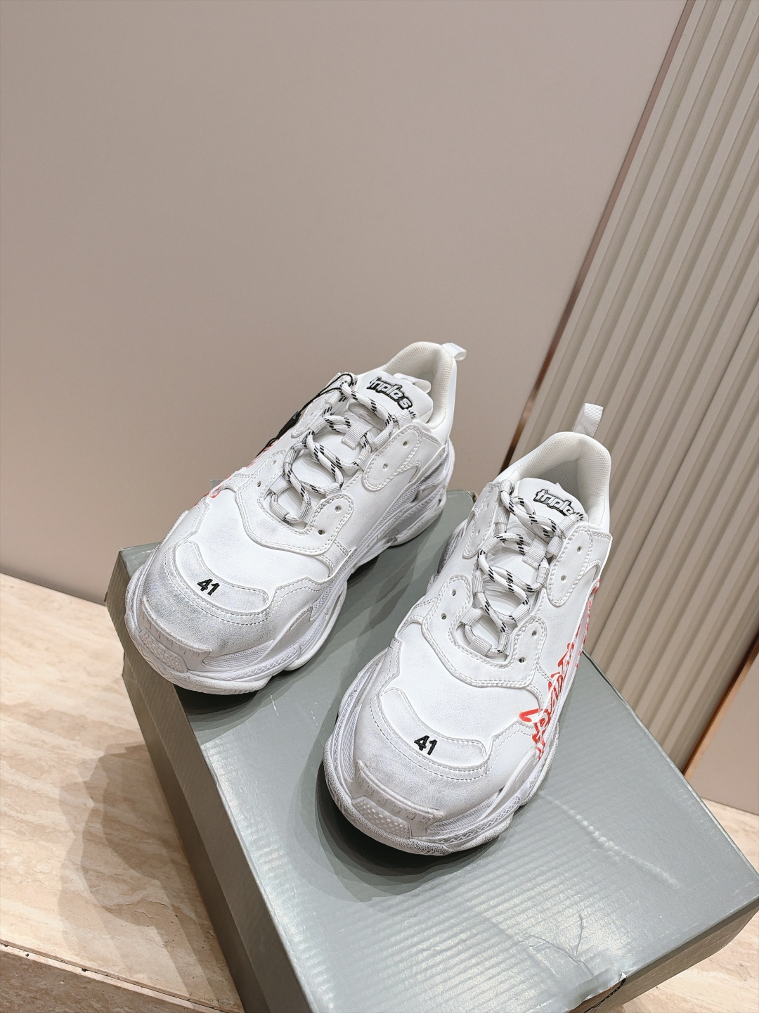 情侣款 巴黎世家 balenciaga 经典TriPleS TaPe TyPe 3D打印款 魔鬼一号老爹鞋 简直太绝啦! 情侣款 巴黎世家 balenciaga 经典TriPleS TaPe TyPe 3D打印款 魔鬼一号老爹鞋 简直太绝啦!