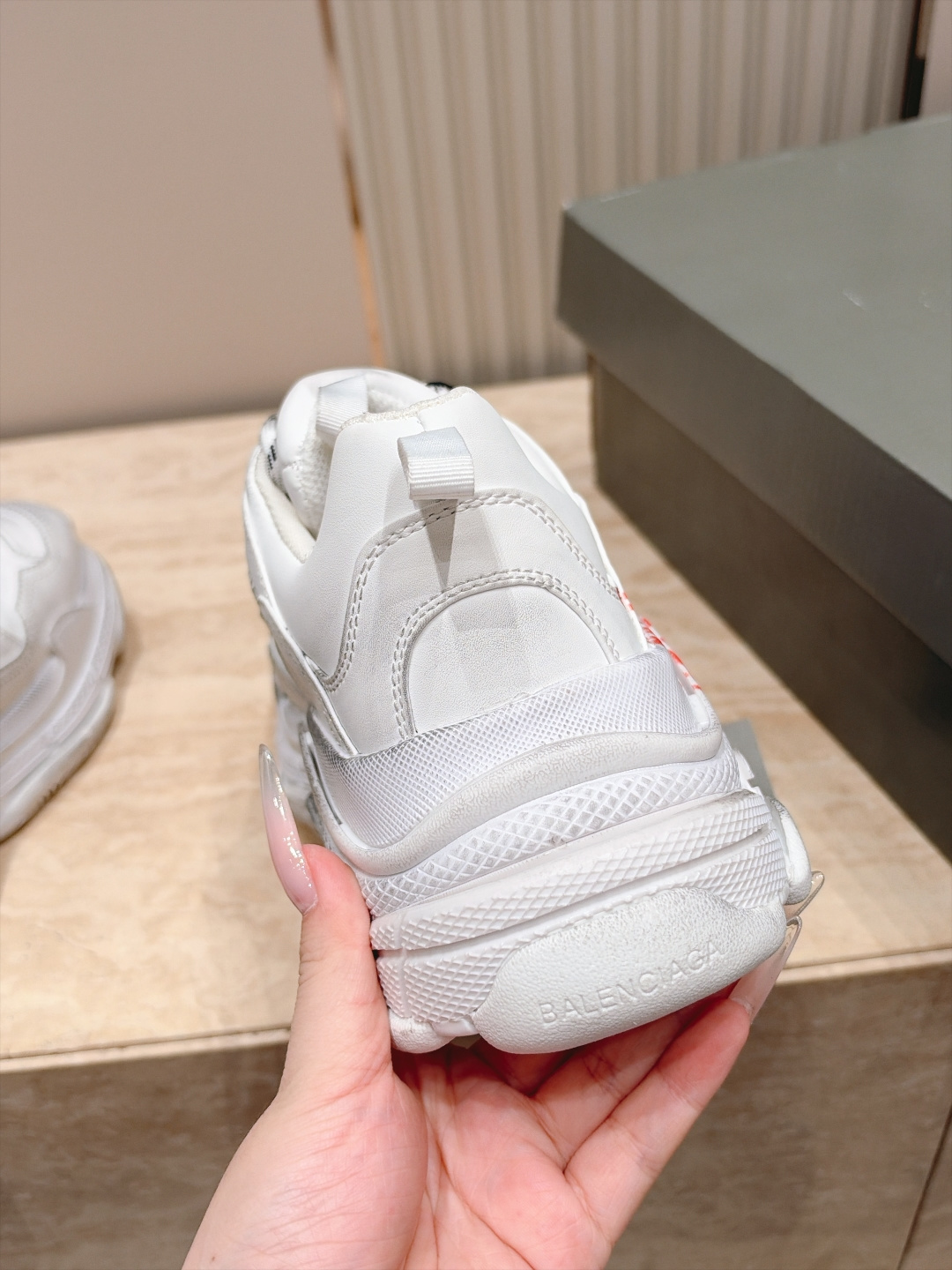 情侣款 巴黎世家 balenciaga 经典TriPleS TaPe TyPe 3D打印款 魔鬼一号老爹鞋 简直太绝啦! 情侣款 巴黎世家 balenciaga 经典TriPleS TaPe TyPe 3D打印款 魔鬼一号老爹鞋 简直太绝啦!