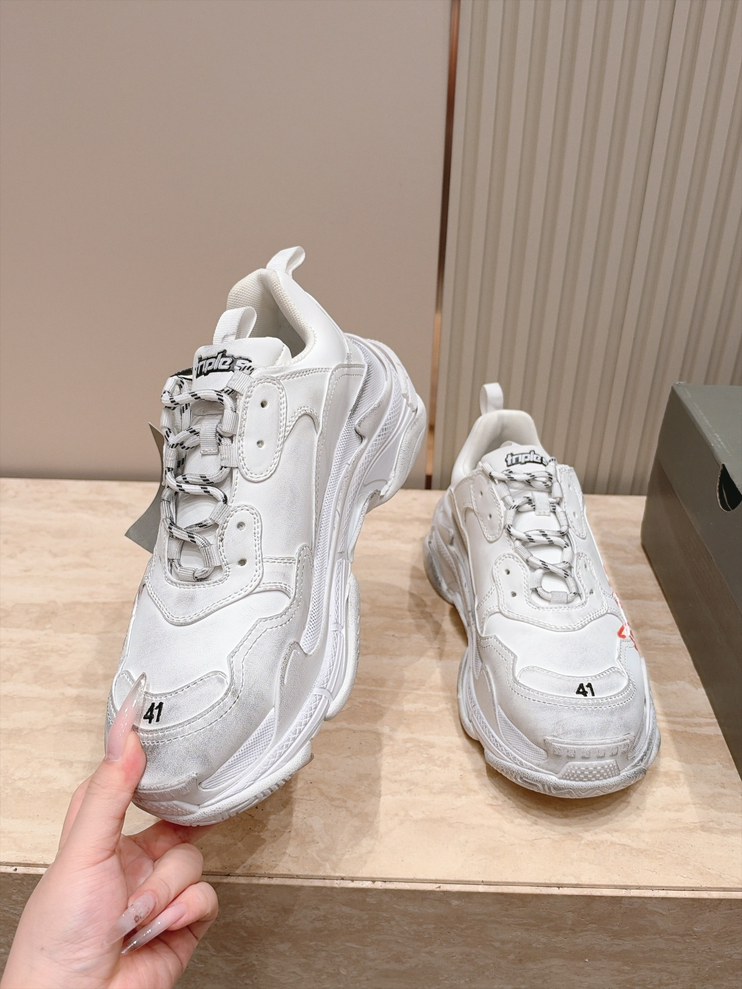 情侣款 巴黎世家 balenciaga 经典TriPleS TaPe TyPe 3D打印款 魔鬼一号老爹鞋 简直太绝啦! 情侣款 巴黎世家 balenciaga 经典TriPleS TaPe TyPe 3D打印款 魔鬼一号老爹鞋 简直太绝啦!
