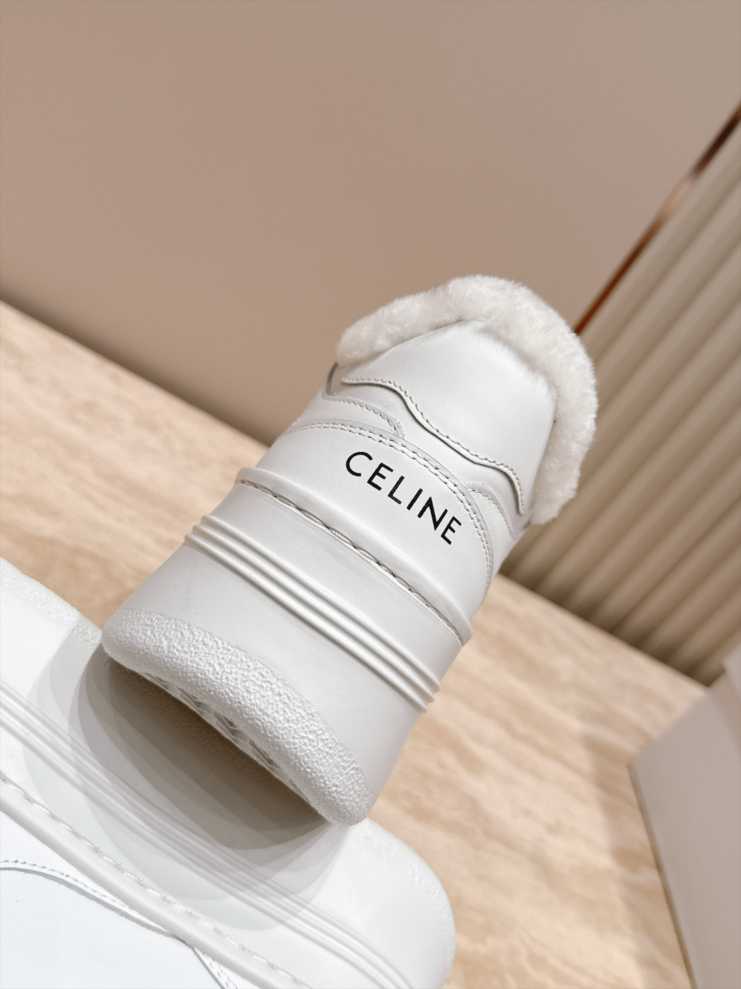 羊毛里款  Celine思琳经典松糕厚底休闲鞋运动鞋 板鞋，小白鞋，充满街头感的一双鞋子，延续经典设计非常赞 这款鞋有它