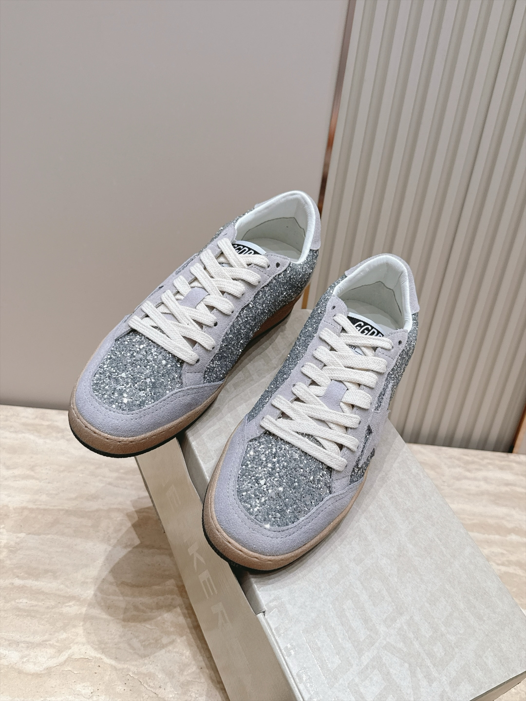 新色系!女 情侣款 男+10 高版新系列! GGDB~~Golden Goose 情侣款 休闲德训鞋 ggdb经典情侣 新色系!女 情侣款 男+10 高版新系列! GGDB~~Golden Goose 情侣款 休闲德训鞋 ggdb经典情侣