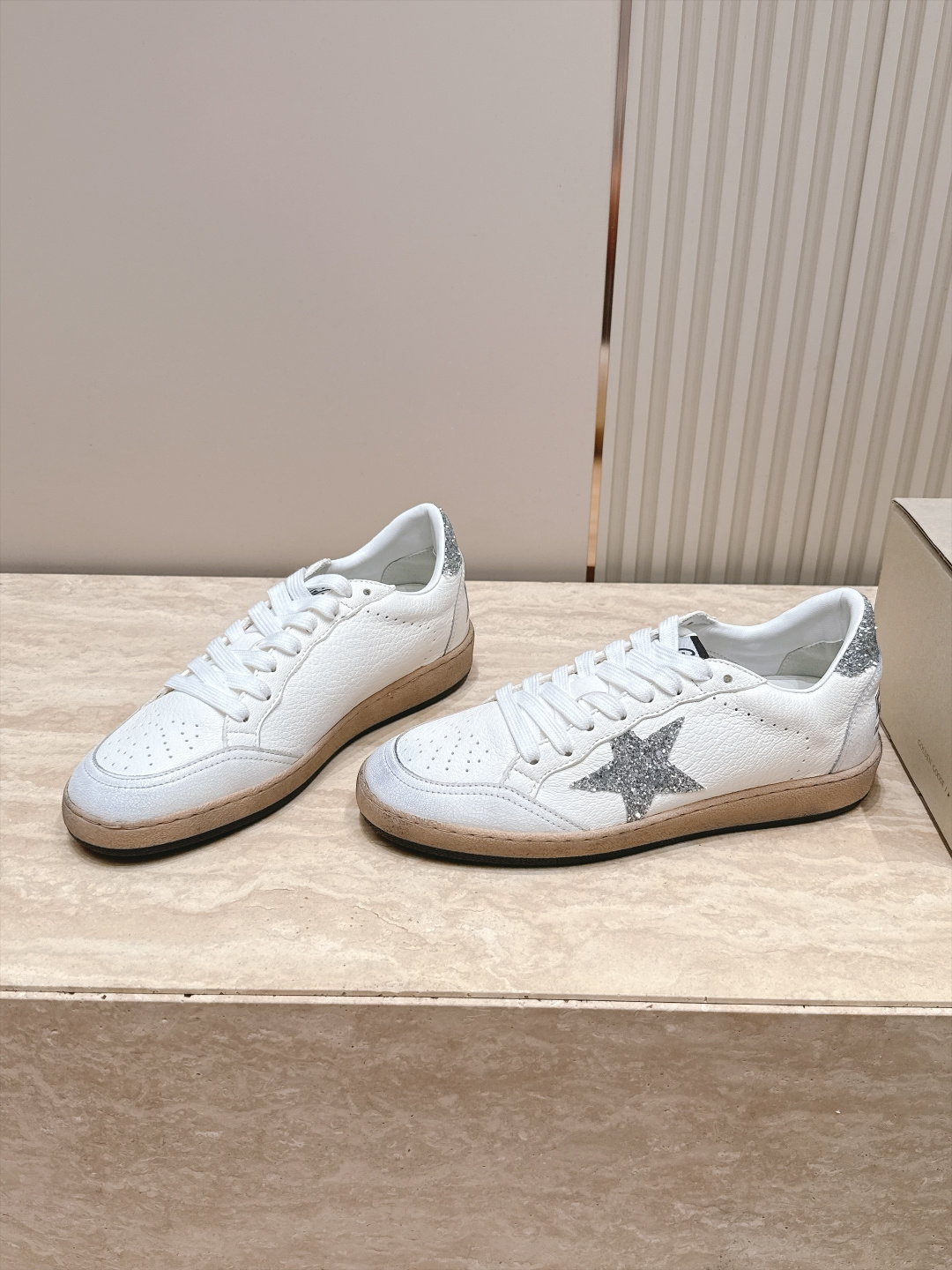 新色系!女 情侣款 男+10 高版新系列! GGDB~~Golden Goose 情侣款 休闲德训鞋 ggdb经典情侣 新色系!女 情侣款 男+10 高版新系列! GGDB~~Golden Goose 情侣款 休闲德训鞋 ggdb经典情侣