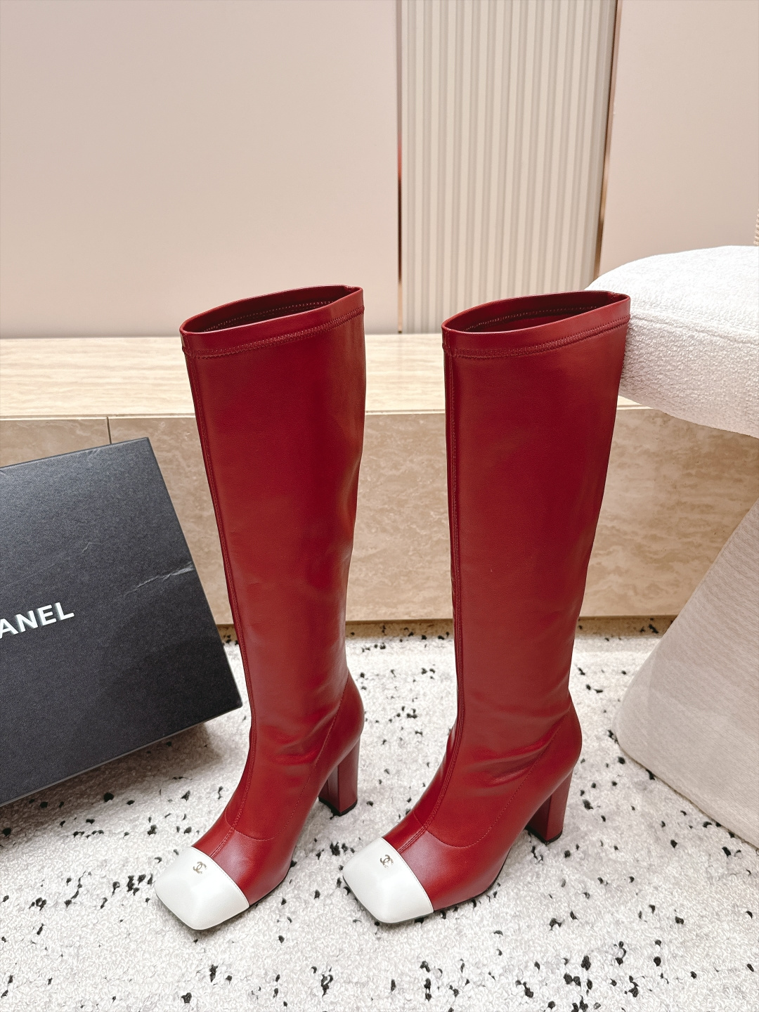 Chanel 香奈儿 2026vs秋冬新品靴子系列……弹力方头高跟高筒靴长靴 经典拼色 高级感满满 超飒战靴，上脚显瘦增