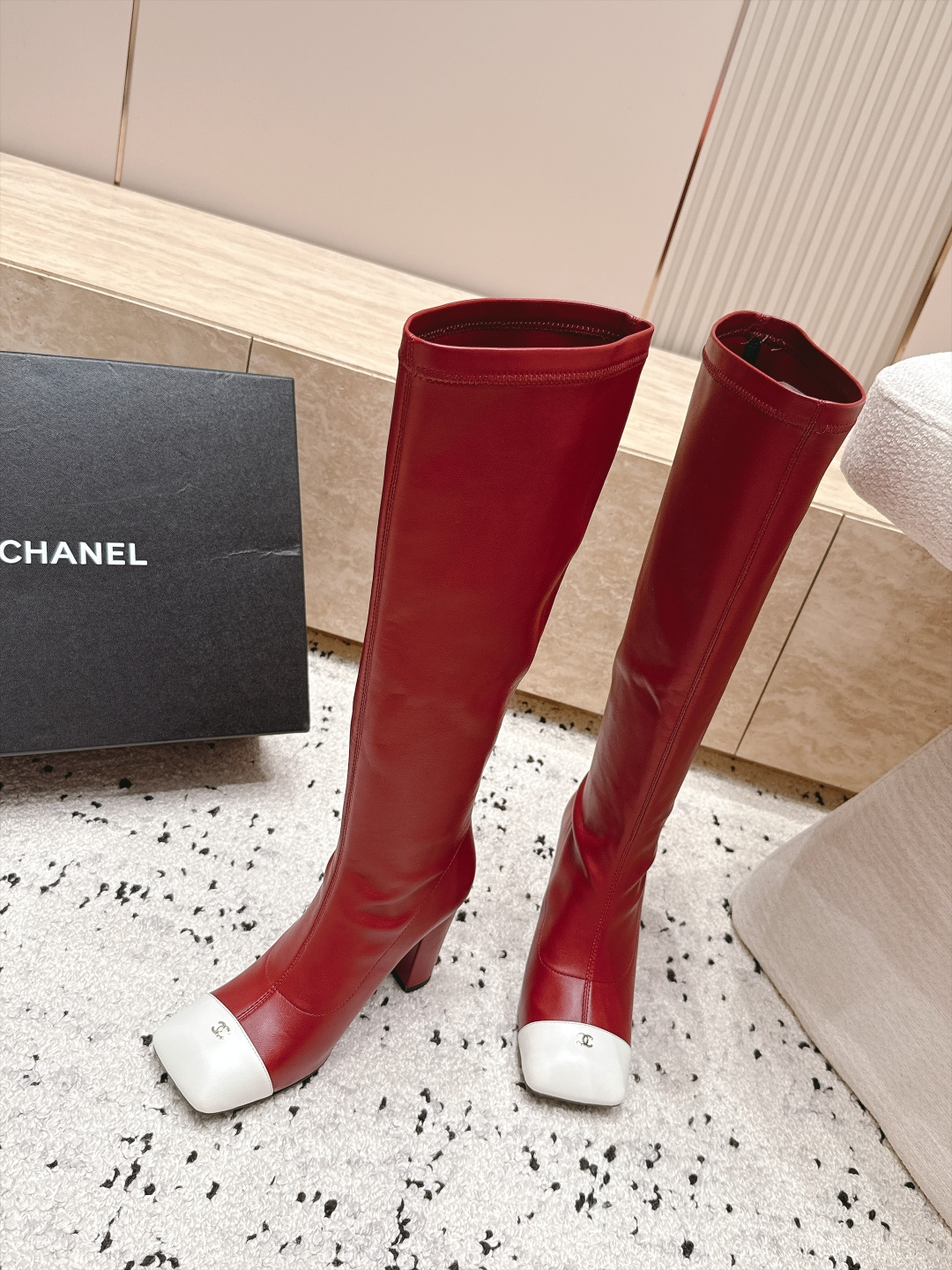 Chanel 香奈儿 2026vs秋冬新品靴子系列……弹力方头高跟高筒靴长靴 经典拼色 高级感满满 超飒战靴，上脚显瘦增