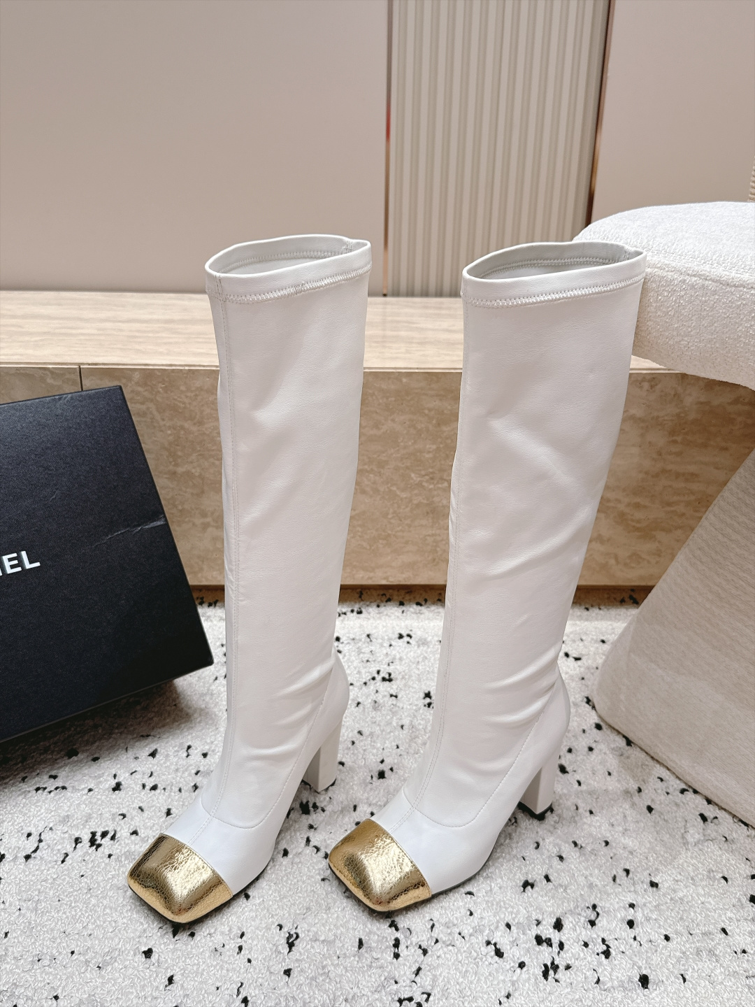 Chanel 香奈儿 2026vs秋冬新品靴子系列……弹力方头高跟高筒靴长靴 经典拼色 高级感满满 超飒战靴,上脚显瘦增 Chanel 香奈儿 2026vs秋冬新品靴子系列……弹力方头高跟高筒靴长靴 经典拼色 高级感满满 超飒战靴,上脚显瘦增