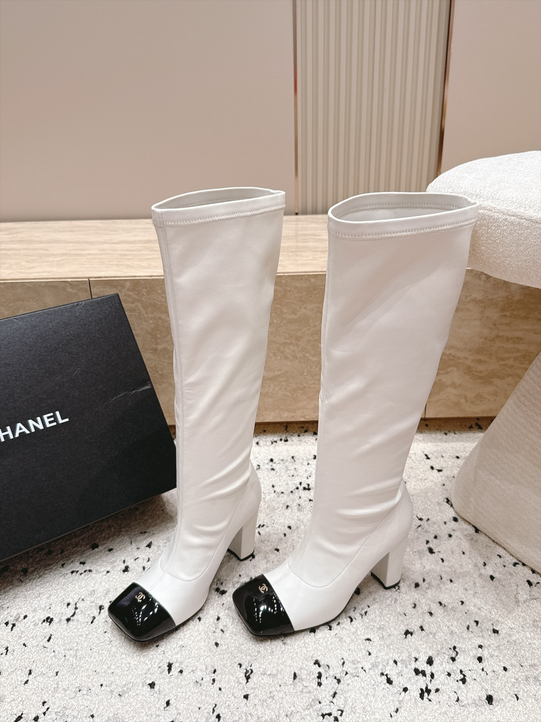 Chanel 香奈儿 2026vs秋冬新品靴子系列……弹力方头高跟高筒靴长靴 经典拼色 高级感满满 超飒战靴，上脚显瘦增