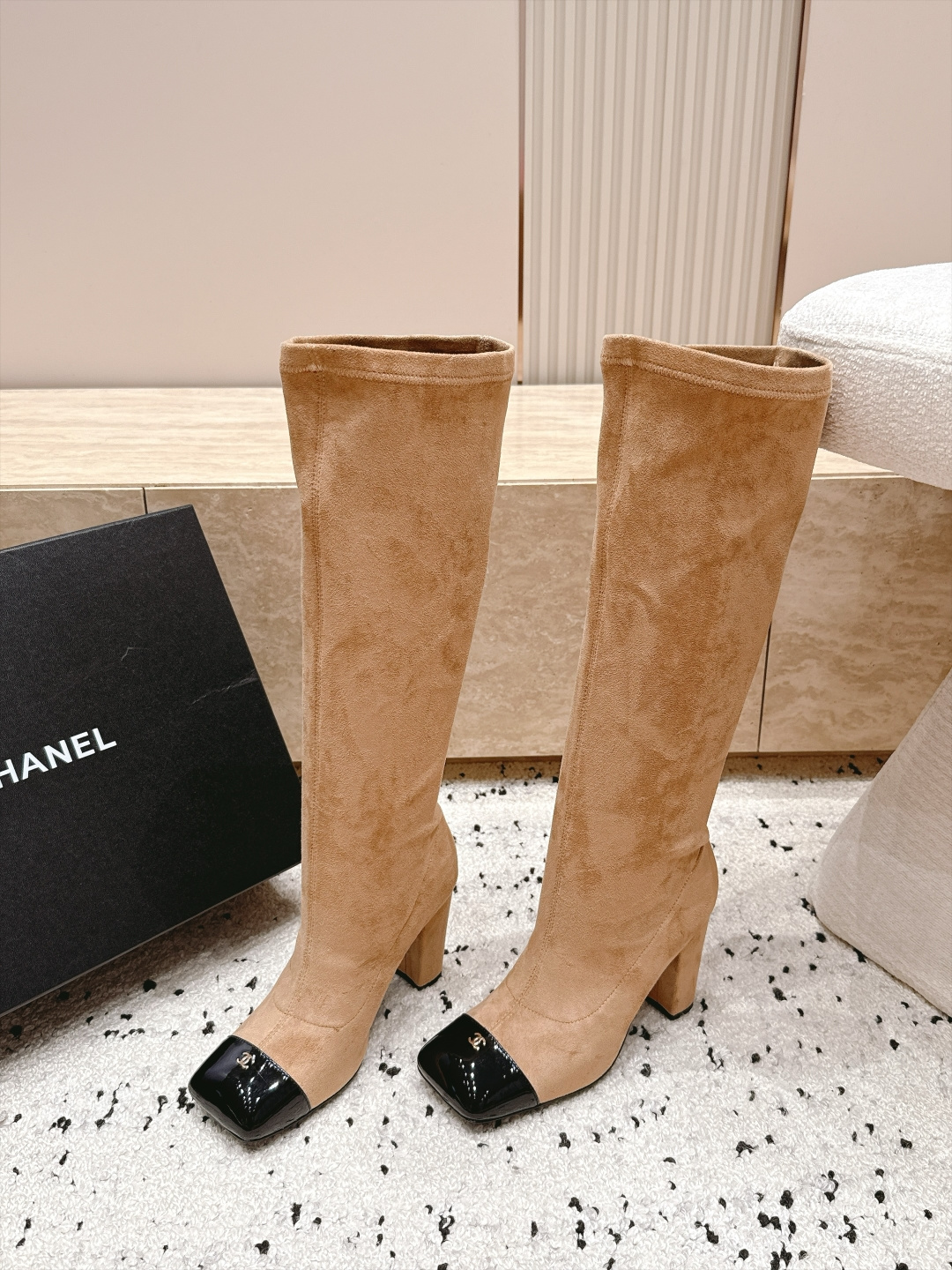 Chanel 香奈儿 2026vs秋冬新品靴子系列……弹力方头高跟高筒靴长靴 经典拼色 高级感满满 超飒战靴，上脚显瘦增