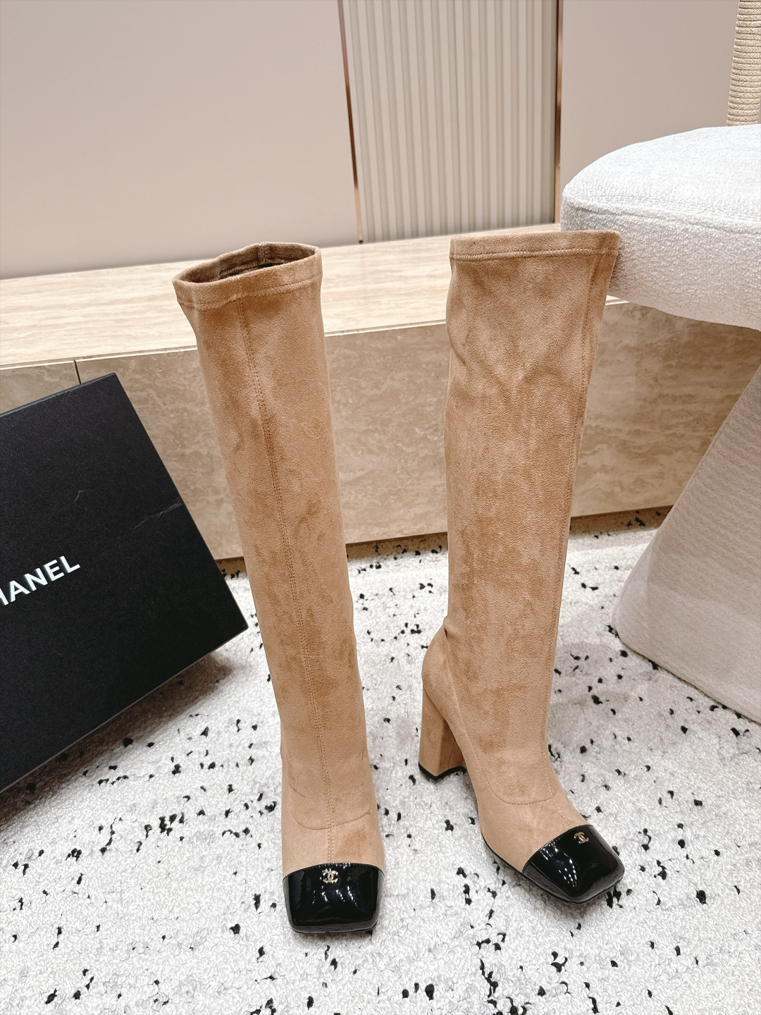 Chanel 香奈儿 2026vs秋冬新品靴子系列……弹力方头高跟高筒靴长靴 经典拼色 高级感满满 超飒战靴，上脚显瘦增