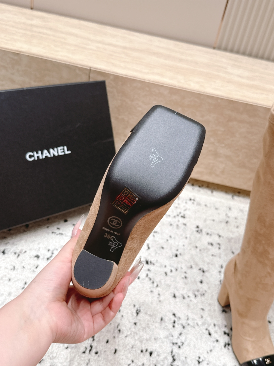 Chanel 香奈儿 2026vs秋冬新品靴子系列……弹力方头高跟高筒靴长靴 经典拼色 高级感满满 超飒战靴，上脚显瘦增