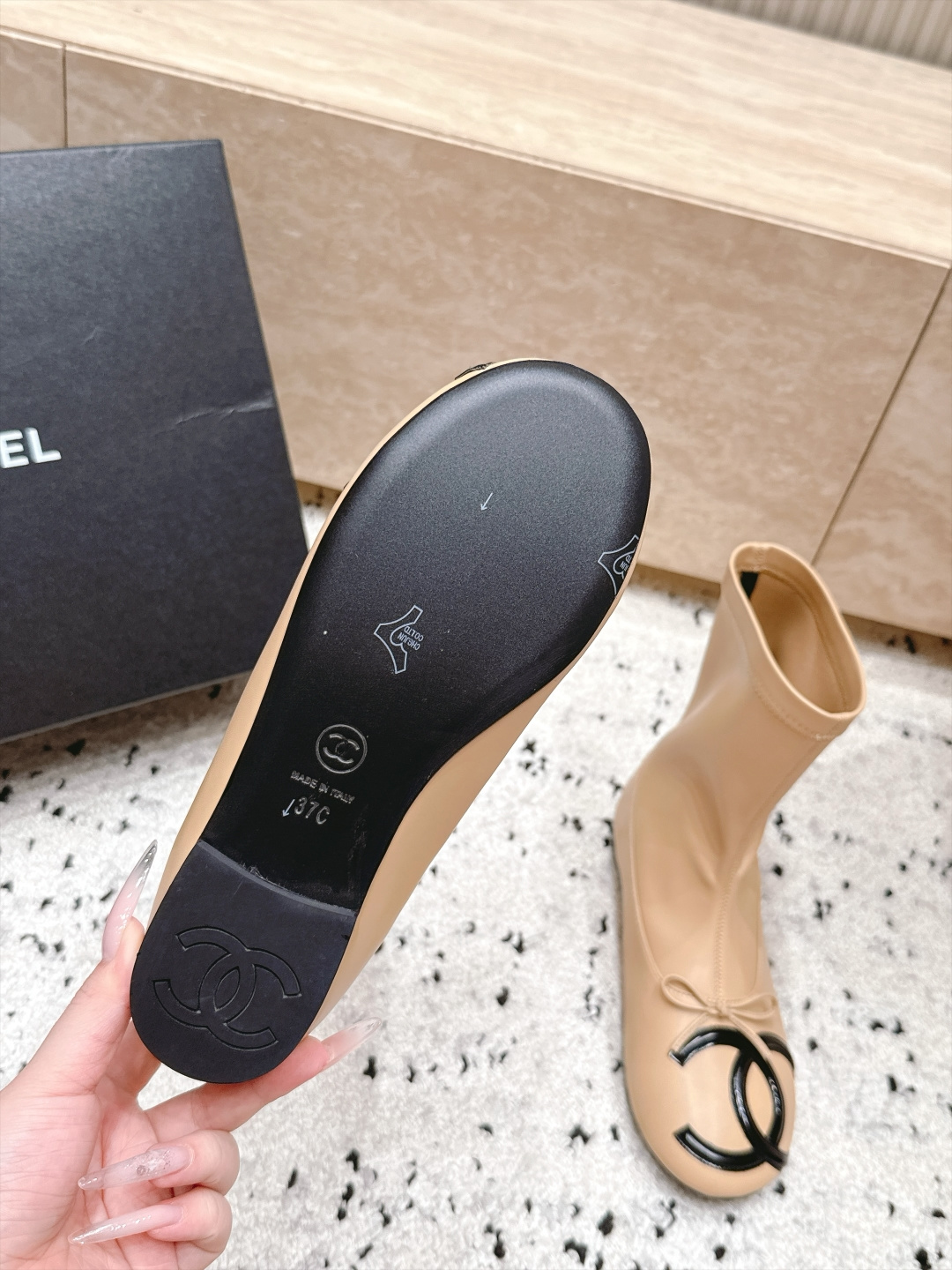 Chanel 香奈儿 2026vs秋冬新品靴子系列……弹力圆头平底短靴 经典拼色 高级感满满 超飒战靴，上脚显瘦增高，绝