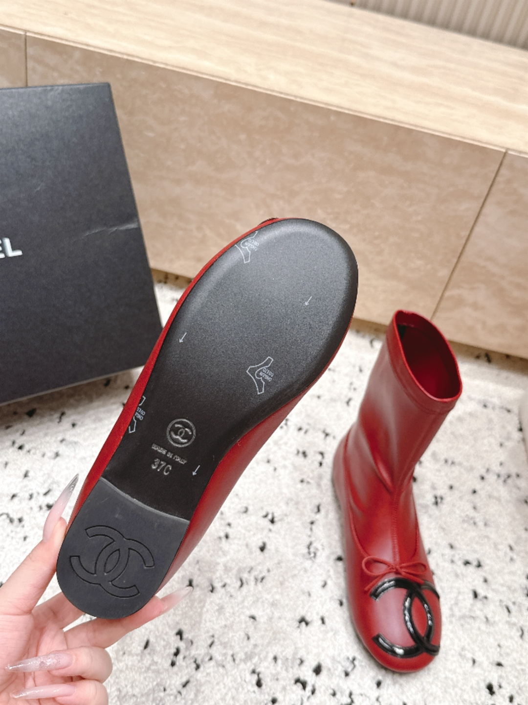 Chanel 香奈儿 2026vs秋冬新品靴子系列……弹力圆头平底短靴 经典拼色 高级感满满 超飒战靴,上脚显瘦增高,绝 Chanel 香奈儿 2026vs秋冬新品靴子系列……弹力圆头平底短靴 经典拼色 高级感满满 超飒战靴,上脚显瘦增高,绝