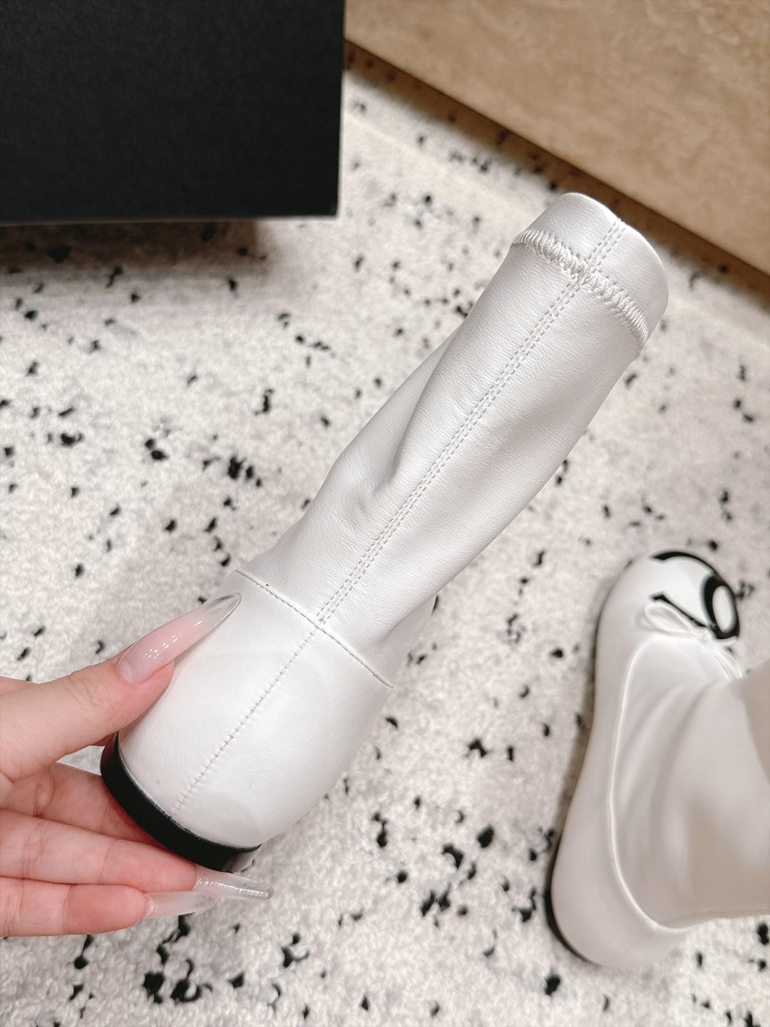 Chanel 香奈儿 2026vs秋冬新品靴子系列……弹力圆头平底短靴 经典拼色 高级感满满 超飒战靴，上脚显瘦增高，绝