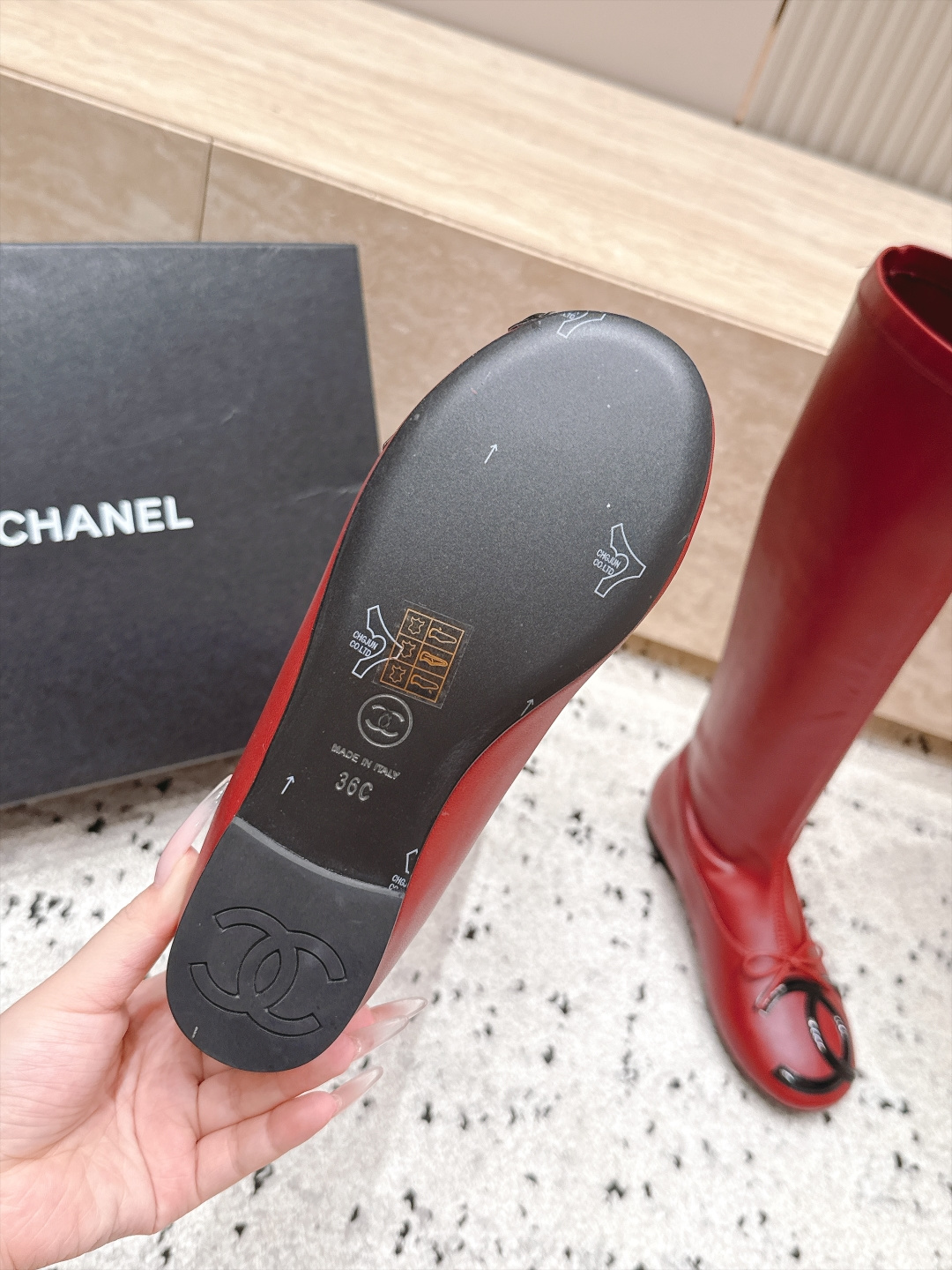 Chanel 香奈儿 2026vs秋冬新品靴子系列……弹力圆头平底高筒靴长靴 经典拼色 高级感满满 超飒战靴，上脚显瘦增