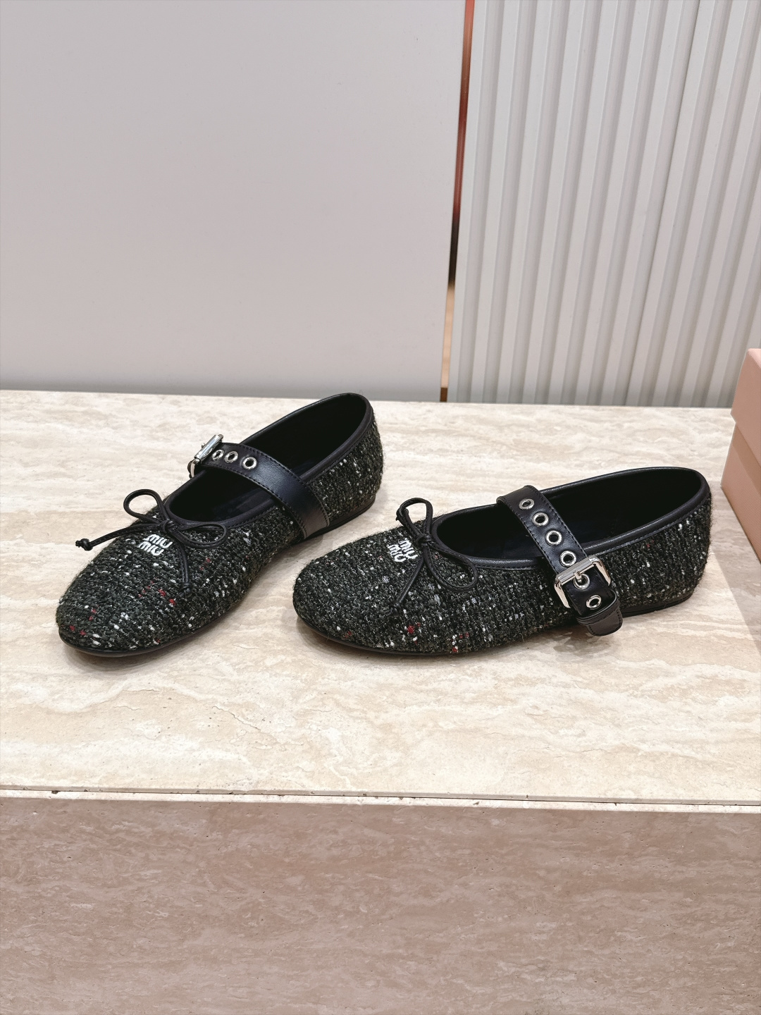 MIUMIU缪缪2026vs早秋圆头玛丽珍平底单鞋 春夏T台走秀网红同款"造梦不夜城",miumiu能在重要场合上用得上 MIUMIU缪缪2026vs早秋圆头玛丽珍平底单鞋 春夏T台走秀网红同款"造梦不夜城",miumiu能在重要场合上用得上
