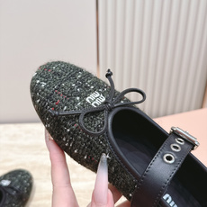 MIUMIU缪缪2026vs早秋圆头玛丽珍平底单鞋 春夏T台走秀网红同款"造梦不夜城",miumiu能在重要场合上用得上 MIUMIU缪缪2026vs早秋圆头玛丽珍平底单鞋 春夏T台走秀网红同款"造梦不夜城",miumiu能在重要场合上用得上