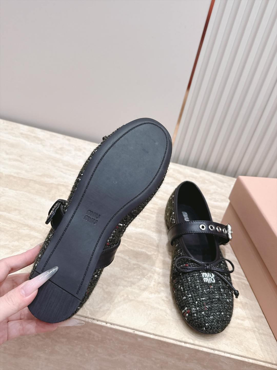 MIUMIU缪缪2026vs早秋圆头玛丽珍平底单鞋 春夏T台走秀网红同款"造梦不夜城",miumiu能在重要场合上用得上 MIUMIU缪缪2026vs早秋圆头玛丽珍平底单鞋 春夏T台走秀网红同款"造梦不夜城",miumiu能在重要场合上用得上