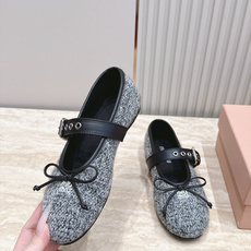 MIUMIU缪缪2026vs早秋圆头玛丽珍平底单鞋 春夏T台走秀网红同款"造梦不夜城",miumiu能在重要场合上用得上 MIUMIU缪缪2026vs早秋圆头玛丽珍平底单鞋 春夏T台走秀网红同款"造梦不夜城",miumiu能在重要场合上用得上