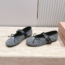 MIUMIU缪缪2026vs早秋圆头玛丽珍平底单鞋 春夏T台走秀网红同款"造梦不夜城",miumiu能在重要场合上用得上 MIUMIU缪缪2026vs早秋圆头玛丽珍平底单鞋 春夏T台走秀网红同款"造梦不夜城",miumiu能在重要场合上用得上