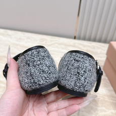 MIUMIU缪缪2026vs早秋圆头玛丽珍平底单鞋 春夏T台走秀网红同款"造梦不夜城",miumiu能在重要场合上用得上 MIUMIU缪缪2026vs早秋圆头玛丽珍平底单鞋 春夏T台走秀网红同款"造梦不夜城",miumiu能在重要场合上用得上
