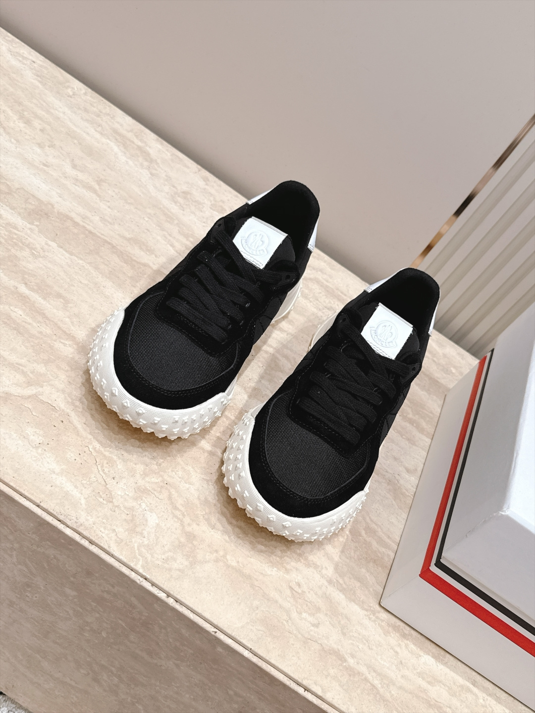 情侣款 MONCLER蒙口 拼色厚底休闲鞋运动鞋 MONCLER新款情侣拼色休闲鞋,是来自美国的潮流品牌,迅 情侣款 MONCLER蒙口 拼色厚底休闲鞋运动鞋 MONCLER新款情侣拼色休闲鞋,是来自美国的潮流品牌,迅