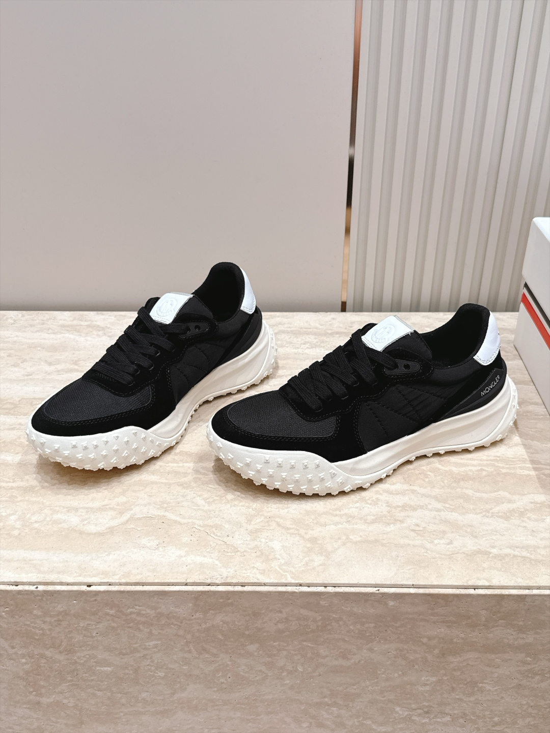 情侣款 MONCLER蒙口 拼色厚底休闲鞋运动鞋 MONCLER新款情侣拼色休闲鞋,是来自美国的潮流品牌,迅 情侣款 MONCLER蒙口 拼色厚底休闲鞋运动鞋 MONCLER新款情侣拼色休闲鞋,是来自美国的潮流品牌,迅