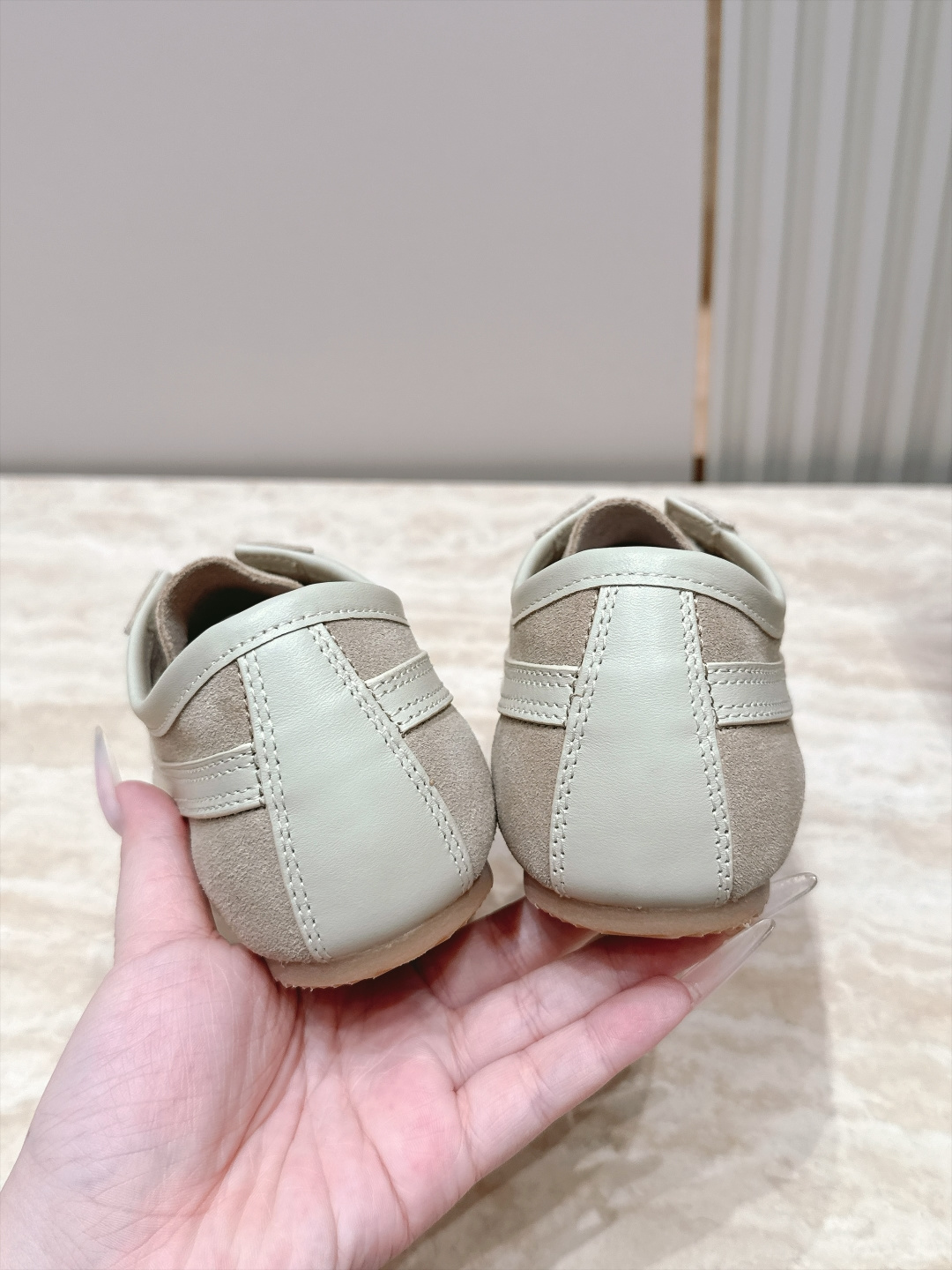 Dries Van Noten 26新色 阿甘鞋 德训运动鞋 高级煅面,皮面拼接打造,灵感来自复古,全新演绎经典,轻便 Dries Van Noten 26新色 阿甘鞋 德训运动鞋 高级煅面,皮面拼接打造,灵感来自复古,全新演绎经典,轻便