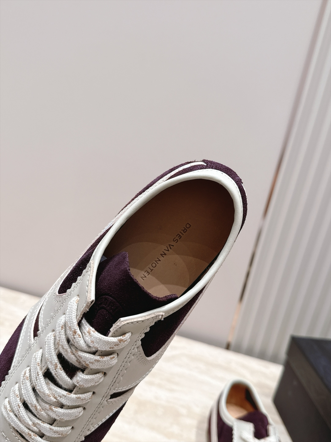 Dries Van Noten 26新色 阿甘鞋 德训运动鞋  高级煅面，皮面拼接打造，灵感来自复古，全新演绎经典，轻便