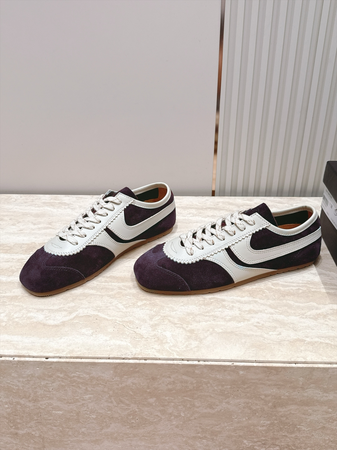 Dries Van Noten 26新色 阿甘鞋 德训运动鞋 高级煅面,皮面拼接打造,灵感来自复古,全新演绎经典,轻便 Dries Van Noten 26新色 阿甘鞋 德训运动鞋 高级煅面,皮面拼接打造,灵感来自复古,全新演绎经典,轻便