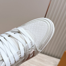 顶级版本: 情侣款 新色系! LV trainer~~全新升级版~~经典回归❗ 情侣款,滑板鞋,篮球鞋,运动鞋…… LV 顶级版本: 情侣款 新色系! LV trainer~~全新升级版~~经典回归❗ 情侣款,滑板鞋,篮球鞋,运动鞋…… LV
