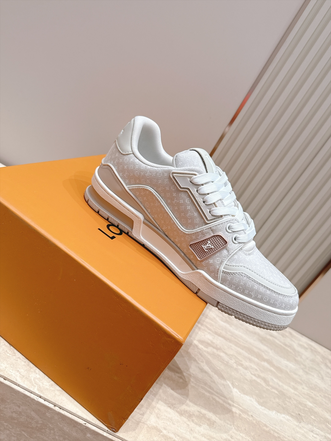 顶级版本: 情侣款 新色系! LV trainer~~全新升级版~~经典回归❗ 情侣款,滑板鞋,篮球鞋,运动鞋…… LV 顶级版本: 情侣款 新色系! LV trainer~~全新升级版~~经典回归❗ 情侣款,滑板鞋,篮球鞋,运动鞋…… LV