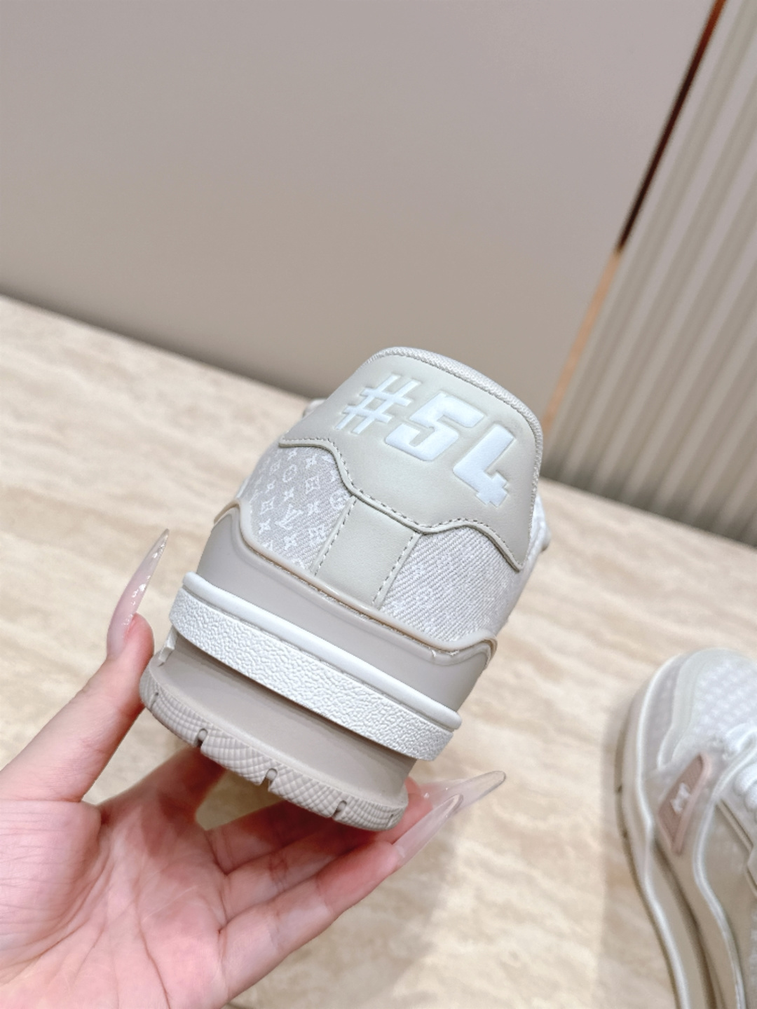 顶级版本: 情侣款 新色系! LV trainer~~全新升级版~~经典回归❗ 情侣款,滑板鞋,篮球鞋,运动鞋…… LV 顶级版本: 情侣款 新色系! LV trainer~~全新升级版~~经典回归❗ 情侣款,滑板鞋,篮球鞋,运动鞋…… LV