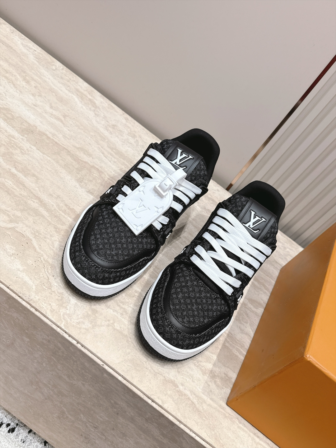 顶级版本: 情侣款 新色系! LV trainer~~全新升级版~~经典回归❗ 情侣款,滑板鞋,篮球鞋,运动鞋…… LV 顶级版本: 情侣款 新色系! LV trainer~~全新升级版~~经典回归❗ 情侣款,滑板鞋,篮球鞋,运动鞋…… LV