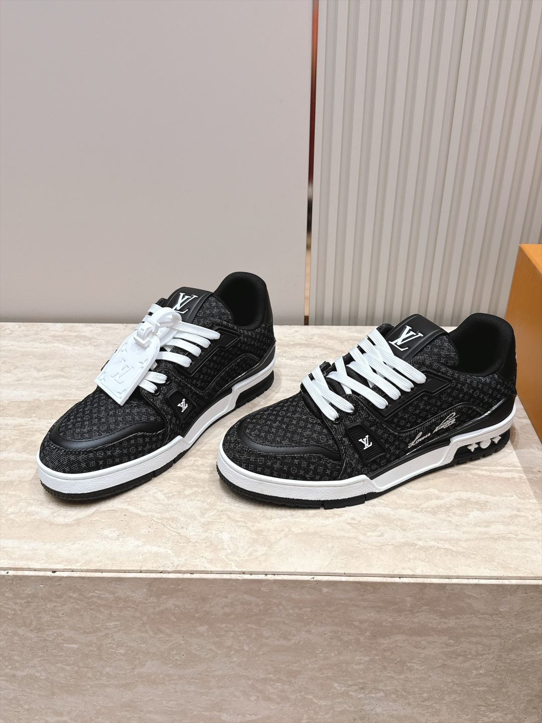 顶级版本: 情侣款 新色系! LV trainer~~全新升级版~~经典回归❗ 情侣款,滑板鞋,篮球鞋,运动鞋…… LV 顶级版本: 情侣款 新色系! LV trainer~~全新升级版~~经典回归❗ 情侣款,滑板鞋,篮球鞋,运动鞋…… LV